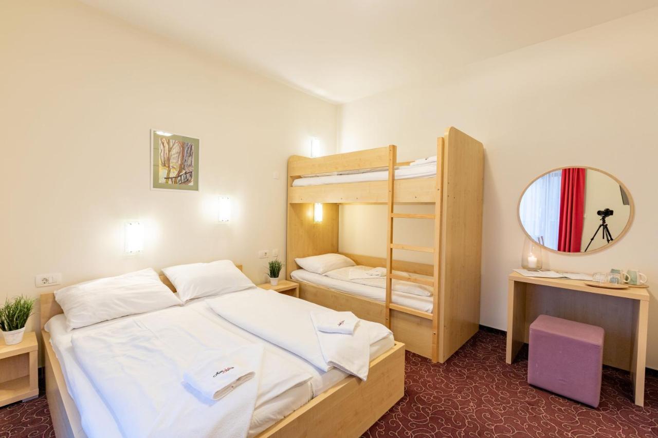 Hotel Jakec Trije Kralji Na Pohorju Zgornja Loznica Екстер'єр фото